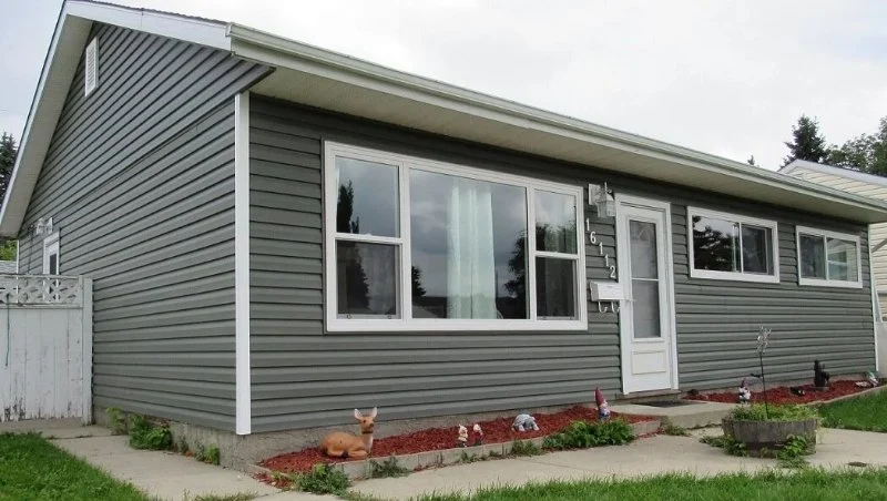 The Pros and Cons of Vinyl Siding: Is It Right for Your Home?