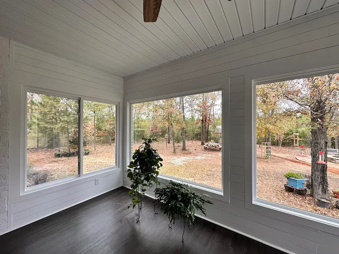 Hang and Maintain Vinyl Siding & Windows Picture 1