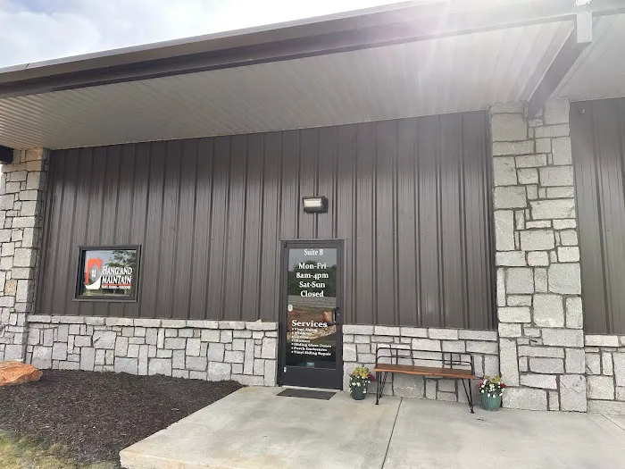 Hang and Maintain Vinyl Siding & Windows Picture 3