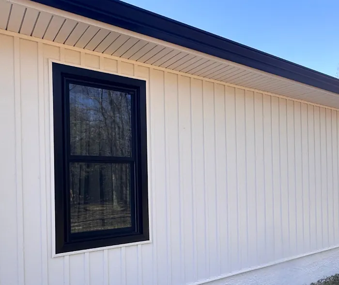 Hang and Maintain Vinyl Siding & Windows Picture 8