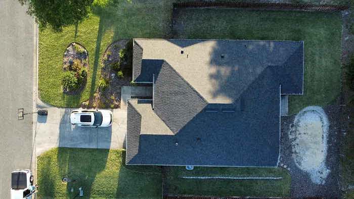 352 Roofing & Gutters Picture 9