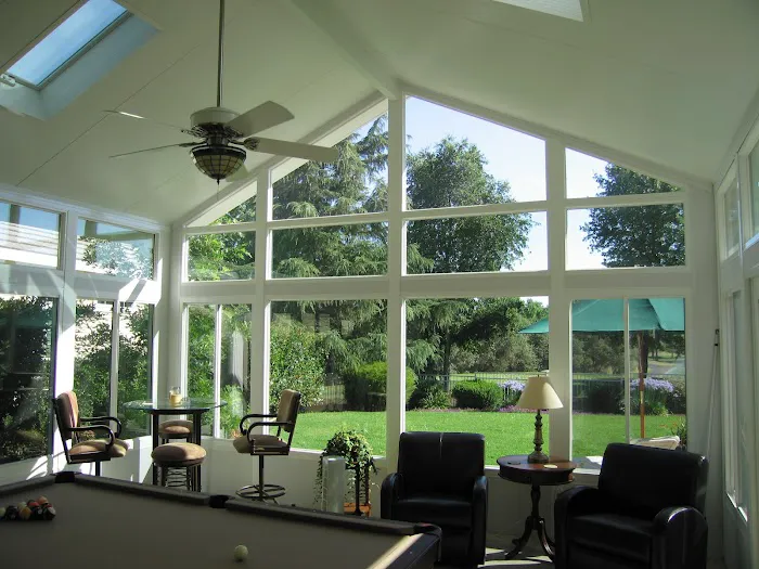 White Aluminum and Windows Picture 5