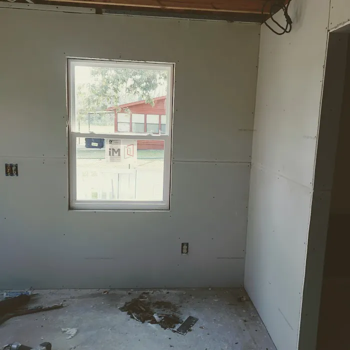 Smith's Handyman and Roofing LLC Picture 2