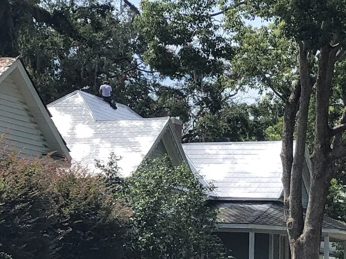 Bainbridge Roofing LLC Picture 1