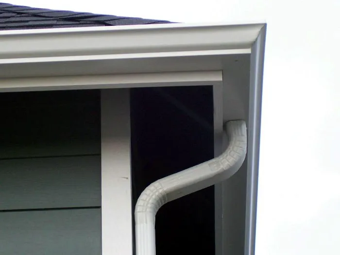 Columbus Seamless Inc - Gutters, Roofing, Siding, Windows Picture 10