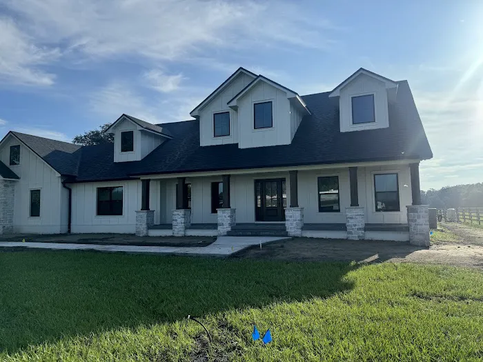 Select Seamless Gutters LLC Picture 2