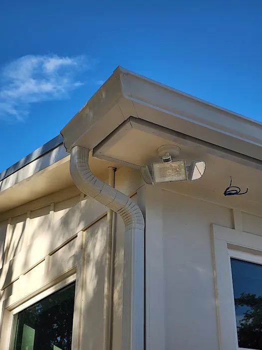 Select Seamless Gutters LLC Picture 7
