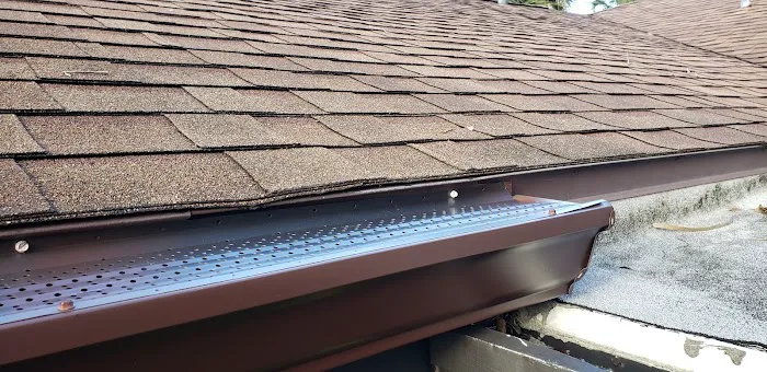 Select Seamless Gutters LLC Picture 13