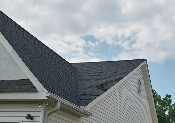 Royal Roofing and Siding LLC Picture 3