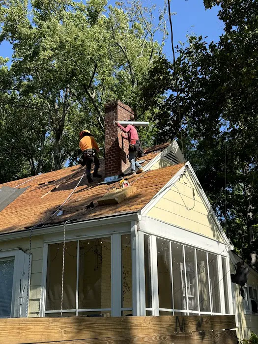 Waters Edge Roofing LLC Picture 1