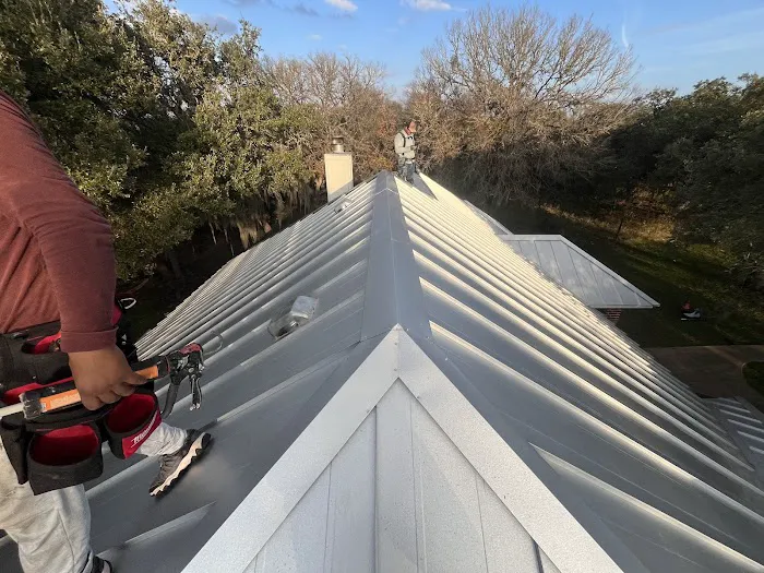Manna Roofing LLC Picture 3