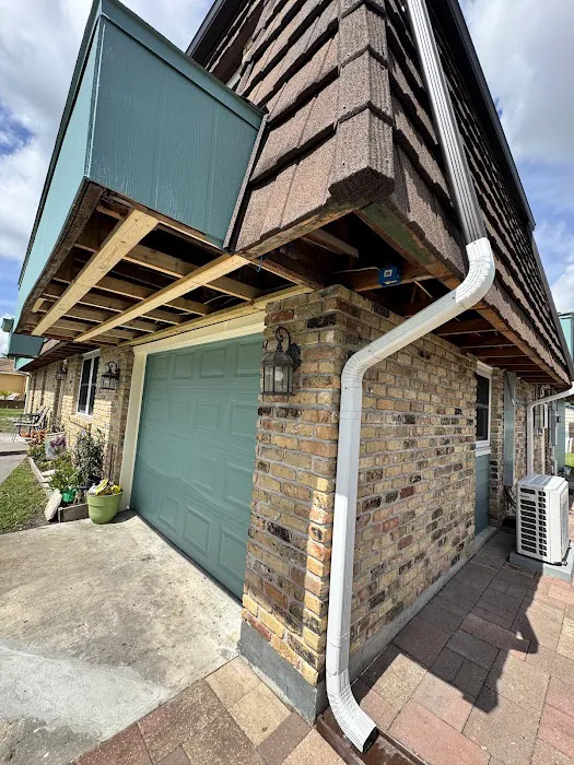 Invictus 12 Soffit, Fascia, Gutters & Exterior painting. Picture 2