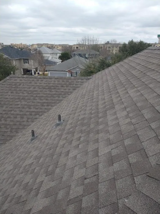 Rey's Roofing Picture 2