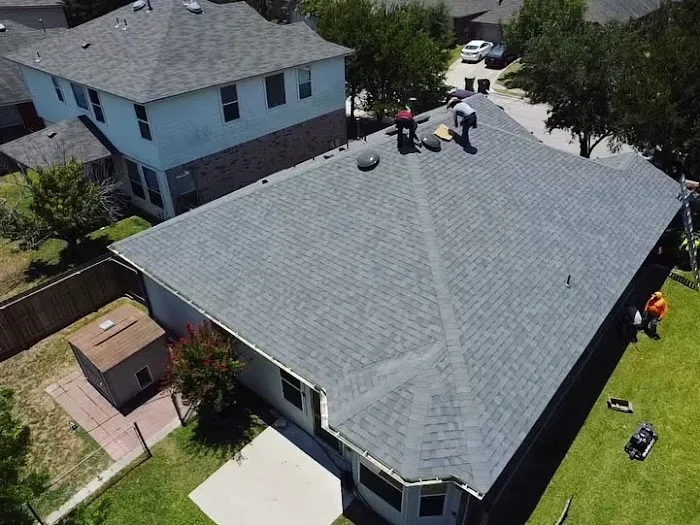 Rey's Roofing Picture 1
