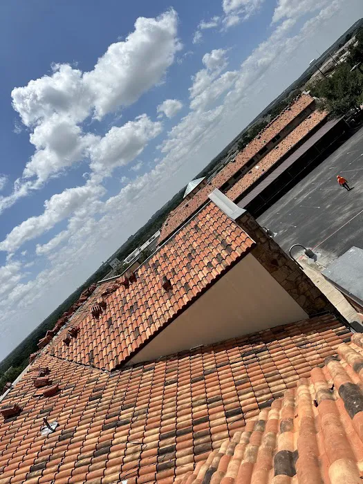 Giraffe Roofing LLC Picture 3