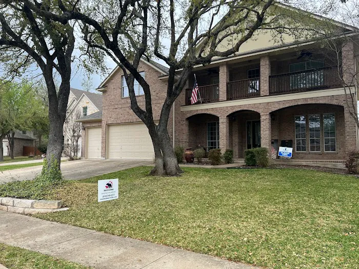 Momma Bear Roofer LLC Picture 3