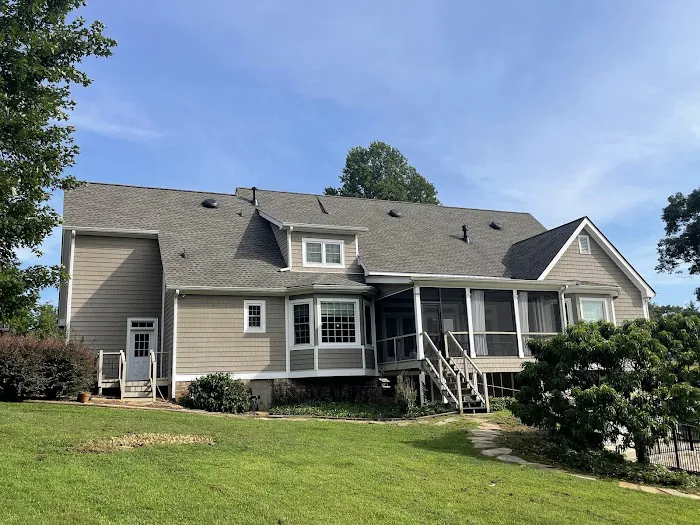 United Contracting and Roofing Picture 1