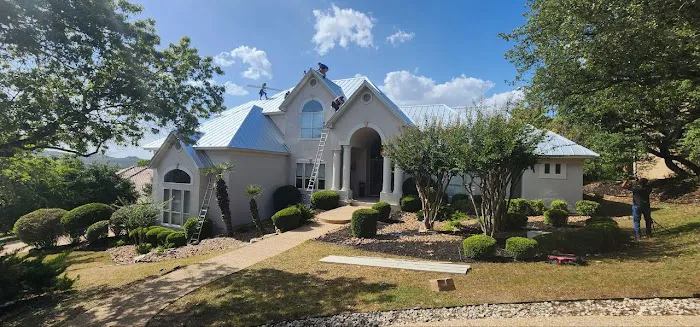 Valor Roofing & Restoration Picture 1