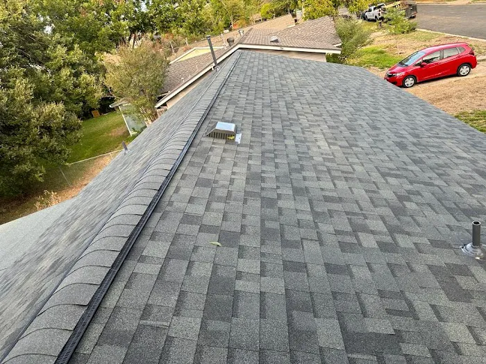 Reyes Roofing Contractor Picture 3
