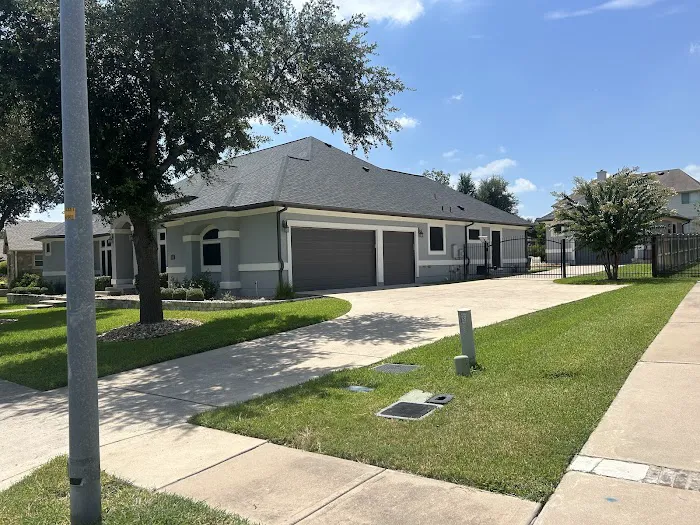 Lone Star Roofing & Gutters Picture 2