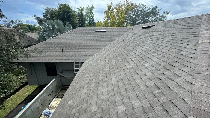 H₂OW ROOFING Picture 1