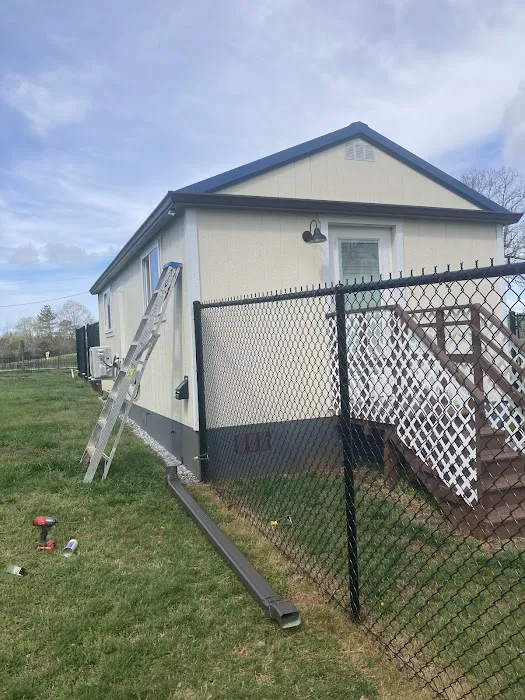 CALL REEVES ROOFING - CONSTRUCTION Picture 3