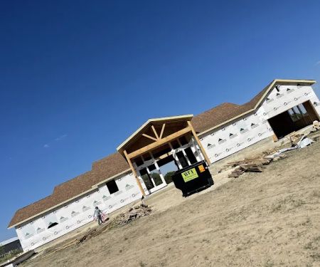 Roberto cedillo roofing contractor