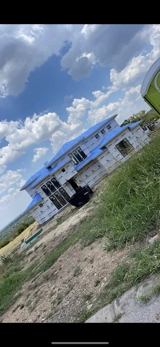 Roberto cedillo roofing contractor Picture 3