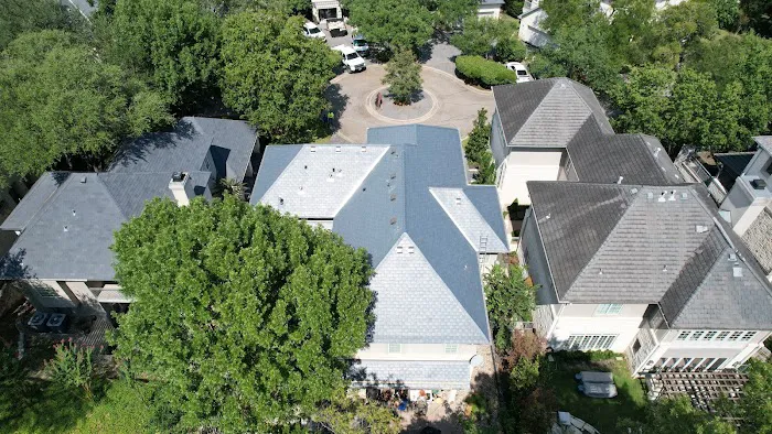 R General Roofing LLC Picture 1