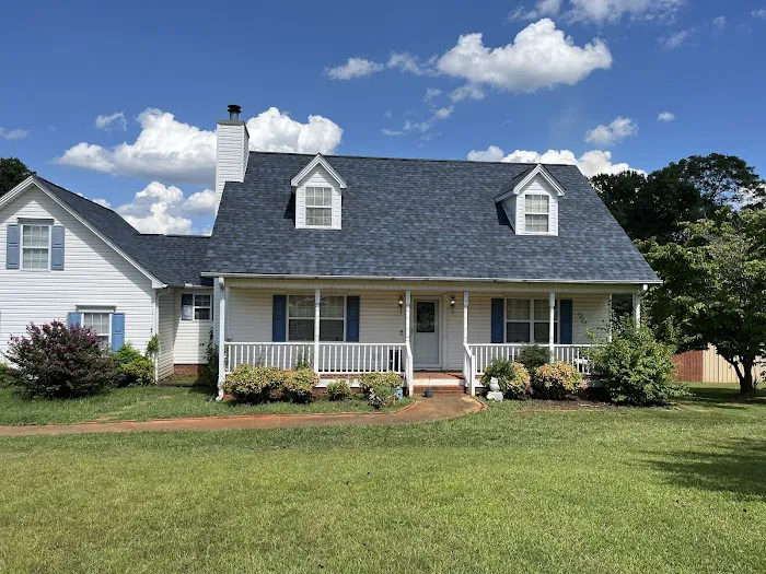 Crest Roofing & Construction Picture 1