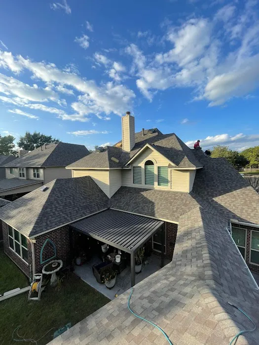Robin's Roofing Picture 7