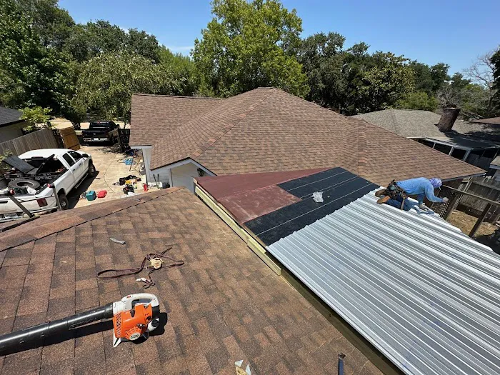Robin's Roofing Picture 10