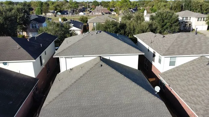 Level Up Roofing & Construction Picture 1