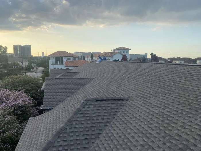 Lara's Roofing Contractor Picture 1