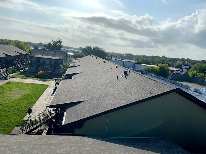 Lara's Roofing Contractor Picture 5