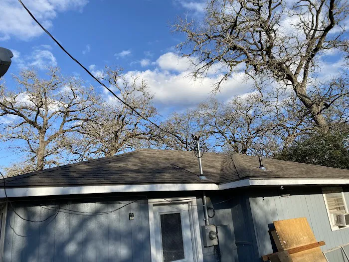 CNM ROOFING Picture 2