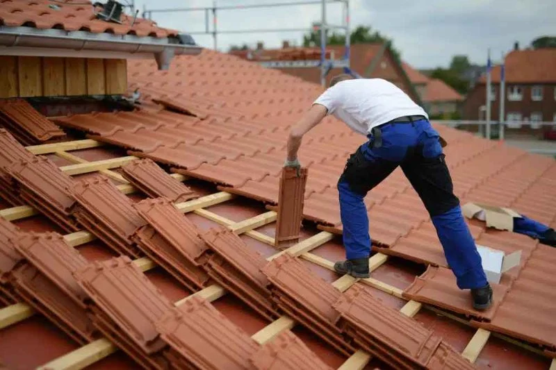 What’s the Best Time of Year to Replace Your Roof? A Seasonal Guide for Homeowners