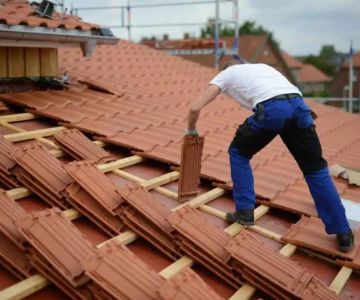 What’s the Best Time of Year to Replace Your Roof? A Seasonal Guide for Homeowners