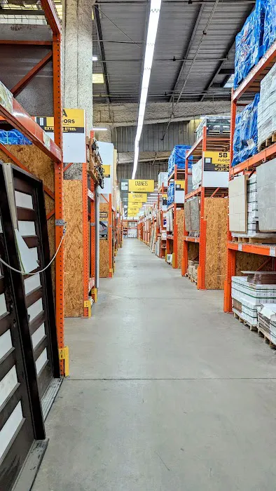 CONTRACTORS' WAREHOUSE Picture 2