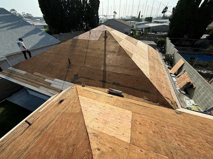 Munoz Roof and Roof Removal Picture 9