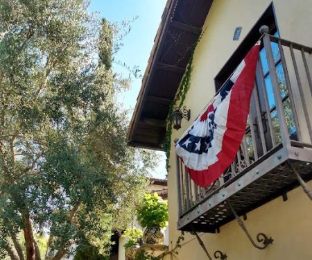 Gold Star Roofing Co