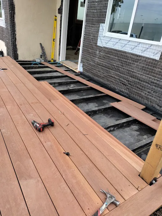 Recinos Siding & Decking Picture 3