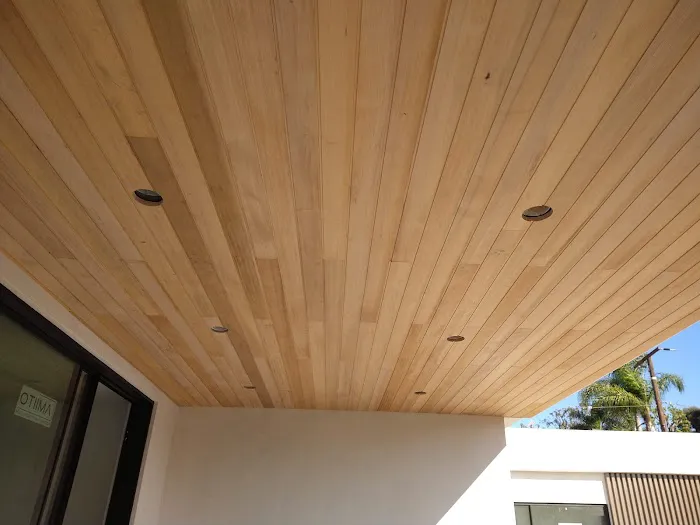 Recinos Siding & Decking Picture 7