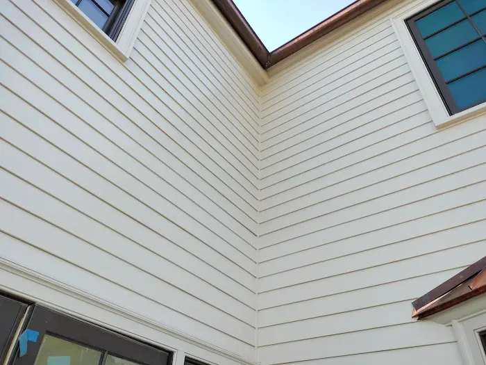 Recinos Siding & Decking Picture 6