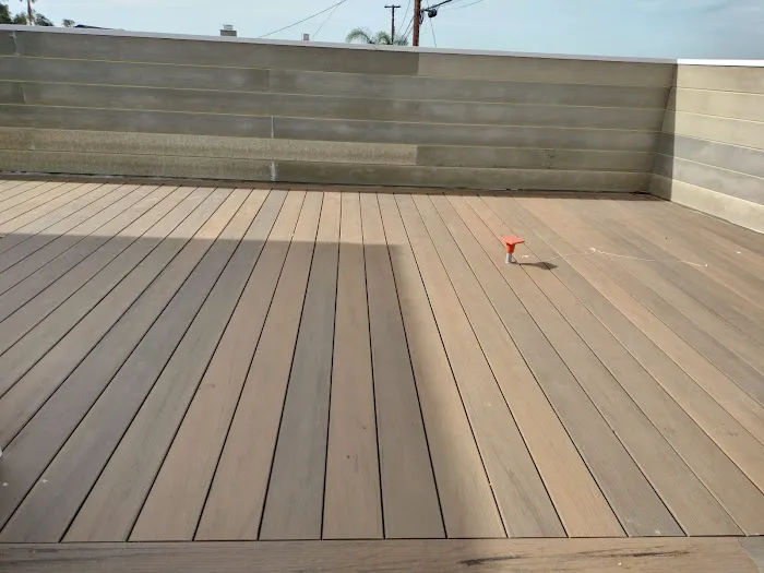Recinos Siding & Decking Picture 8