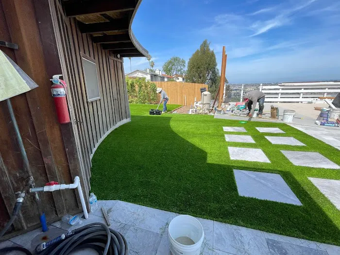 Solid Green Construction Picture 1