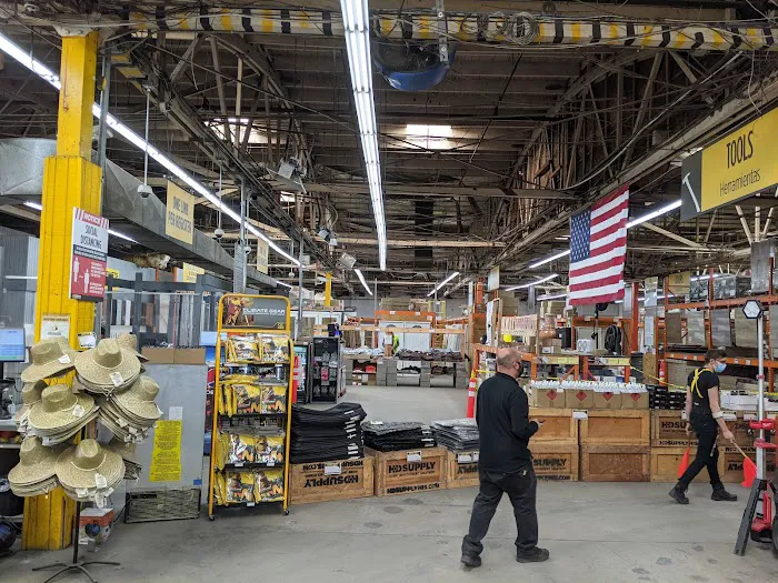 CONTRACTORS' WAREHOUSE Picture 2