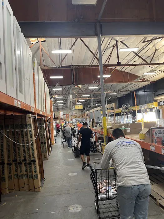 CONTRACTORS' WAREHOUSE Picture 3
