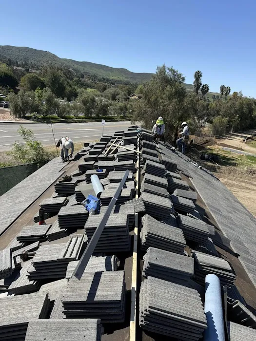 Luis Mendoza Roofing Picture 1