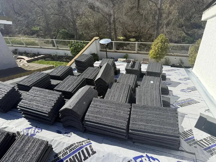 Luis Mendoza Roofing Picture 8